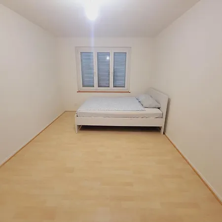 5-bed Huge Flat In - 4 Bedrooms Schurgi Apartment