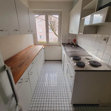 Apartment 5-bed Huge Flat In - 4 Bedrooms Schurgi
