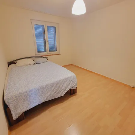5-bed Huge Flat In - 4 Bedrooms Schurgi Apartment Zurich