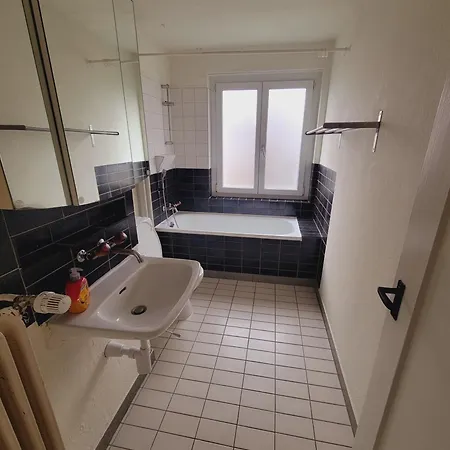 5-bed Huge Flat In - 4 Bedrooms Schurgi Apartment