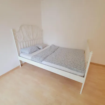 Apartment 5-bed Huge Flat In - 4 Bedrooms Schurgi
