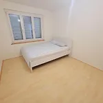 Apartment 5-bed Huge Flat In - Schurgi - Self Checkin