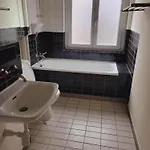 Apartment 5-bed Huge Flat In - Schurgi - Self Checkin